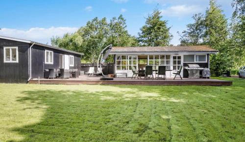 Three-Bedroom Holiday Home 