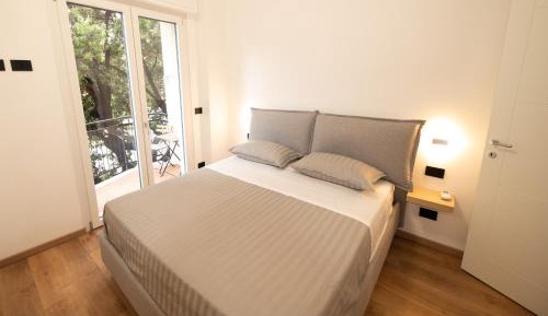 Superior One-Bedroom Apartment with Balcony