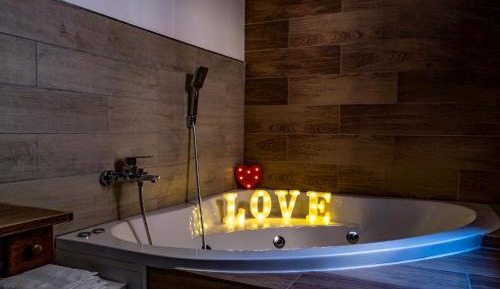 Double Room with Spa Bath