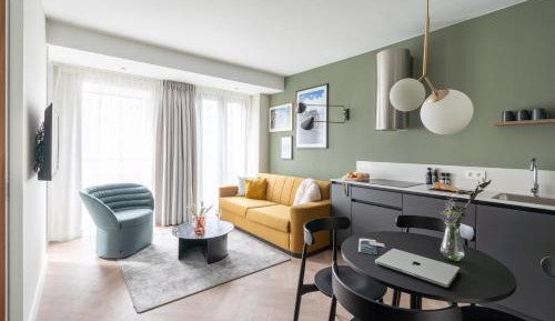 Large 1 Bedroom Apartment with Sofa Bed