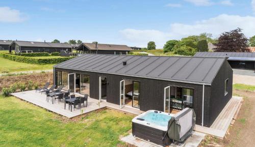 Four-Bedroom Holiday Home
