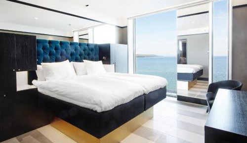 Deluxe Twin Room with Lake View