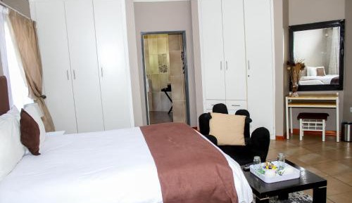 Queen Room with Garden View