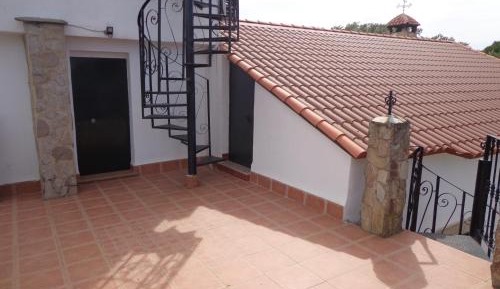 Two-Bedroom House (2-4 Adults)