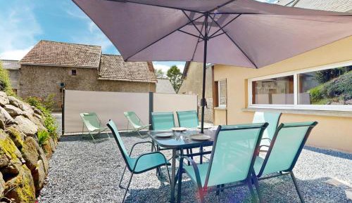 Three-Bedroom Holiday Home 