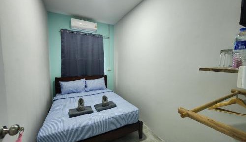 Queen Room with Shared Bathroom