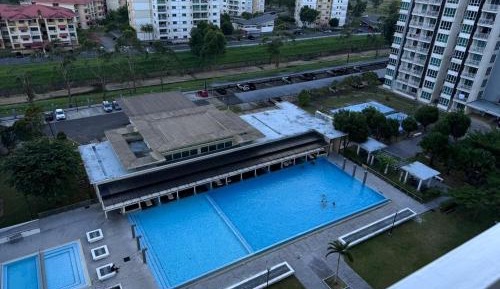Apartment with Pool View 