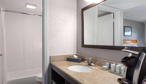 1 King Bed, Deluxe Room, Courtyard/Pool View Room, Non-Smoking