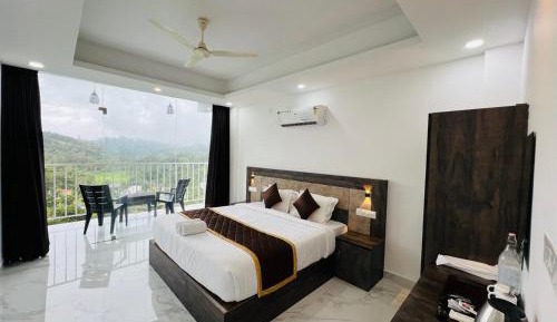 Queen Room with Balcony