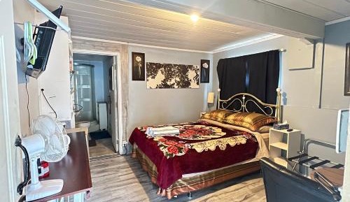 Queen Room