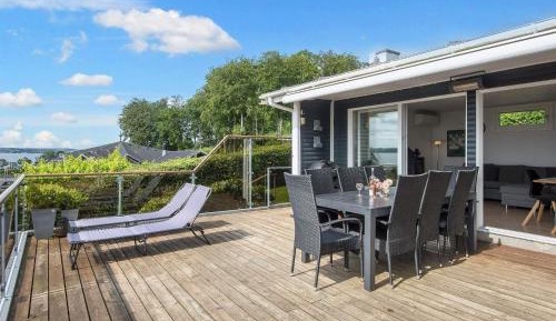 Three-Bedroom Holiday Home 