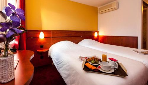 Twin Room with Air-Conditioning