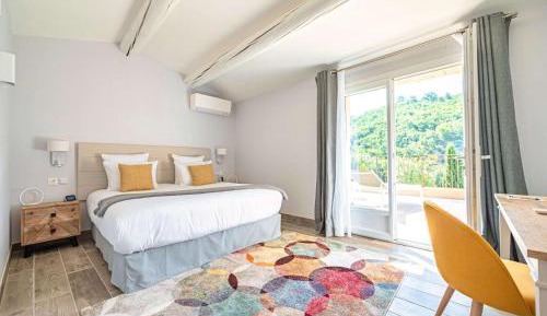 Suite with Garden View