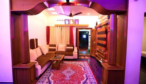 Deluxe Queen Room