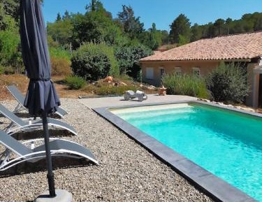 Apartment with Pool View 