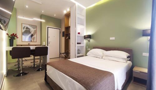 Two-Bedroom Deluxe Apartment with Balcony