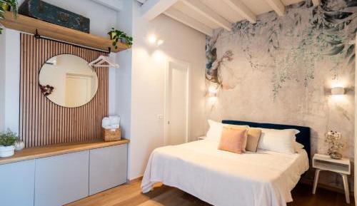 Deluxe Double Room with Partial Sea View