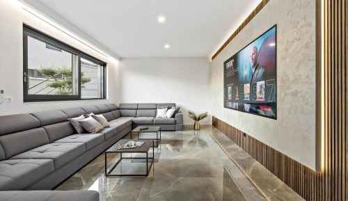 Six-Bedroom Holiday Home