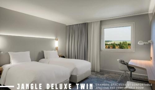 Deluxe Twin Room - Free Airport Shuttle