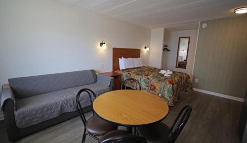 Deluxe Double Room with Side Sea View
