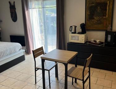 King Room with Roll-In Shower - Disability Access