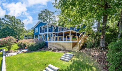 Four-Bedroom Holiday Home