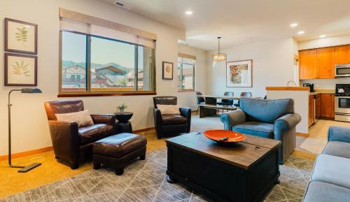 Two-Bedroom Townhouse Downtown - Across from the Obertal Inn