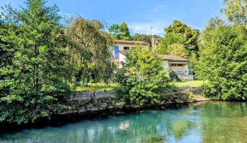 Holiday Home (8 Adults)