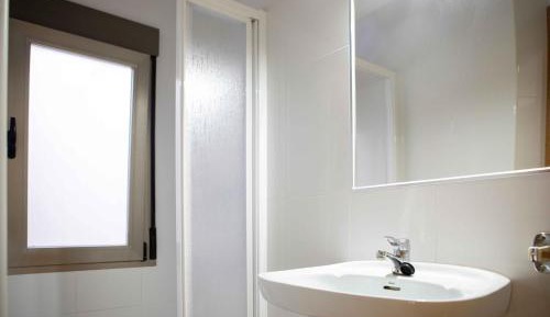 Twin Room with Shared Bathroom