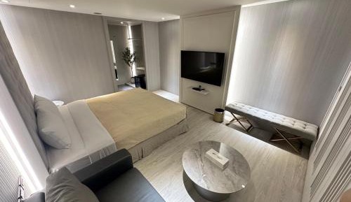 Themed Double Room with Private Parking (Check-in at 18:00)