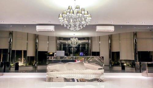 Deluxe One-Bedroom Apartment with Ocean View