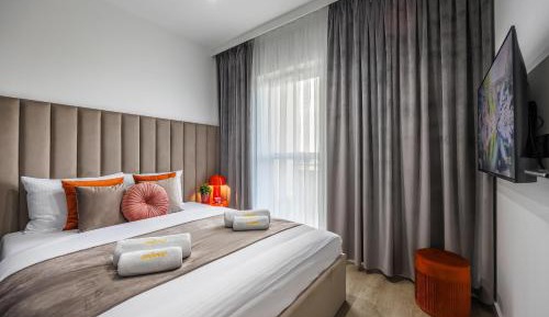 One-Bedroom Apartment with Balcony