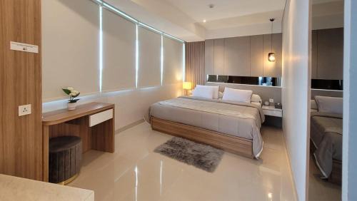 One-Bedroom Apartment with Balcony and Sea View