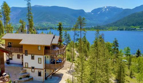 Four-Bedroom Holiday Home