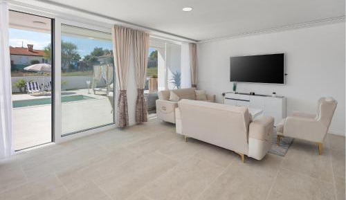 Three-Bedroom Holiday Home 