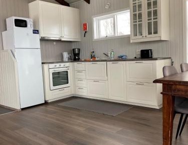 Two-Bedroom Cottage with Hot Tub