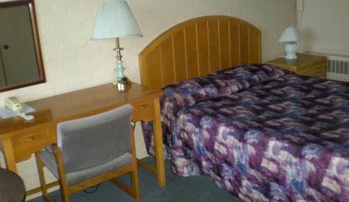 Standard Room with Queen Bed