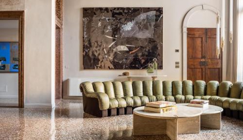 Four-Bedroom Apartment with Balcony 