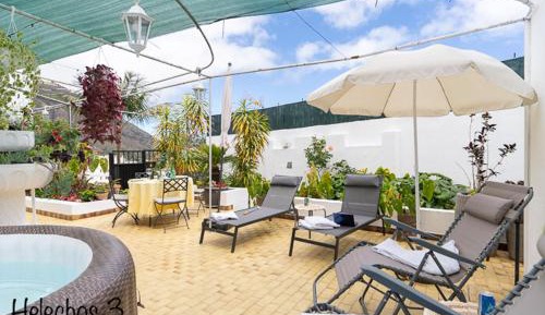 Three-Bedroom House with Jacuzzi and Terrace