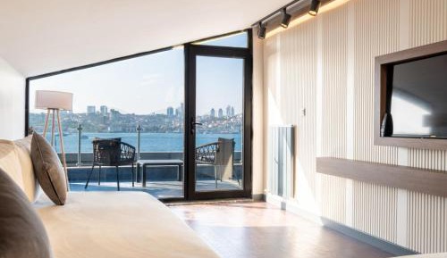 Deluxe Suite with Sea View