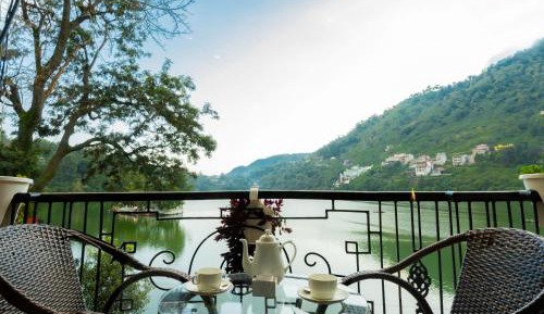 Studio with Lake View