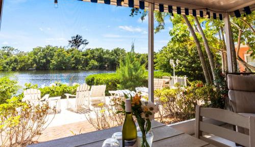 Bungalow - Water Front 