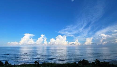 Deluxe Double Room with Side Sea View