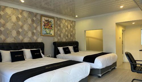 Deluxe Family Room