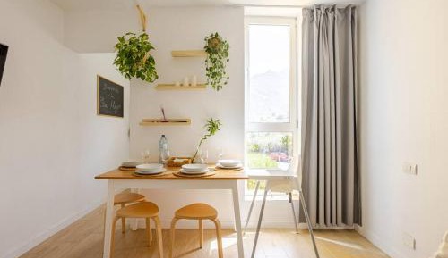 Apartment with Mountain View