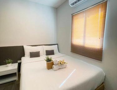 Standard Double Room with Shared Bathroom