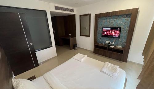 Deluxe One-Bedroom Apartment