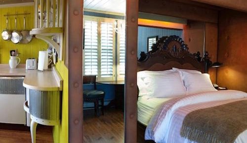 Suite with Mountain View