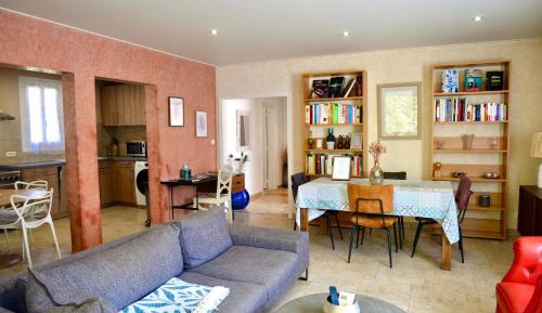 Two-Bedroom Deluxe Apartment with Balcony