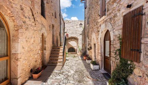 One-Bedroom Apartment - Split Level